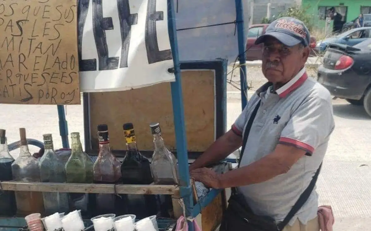 Vendedor en Tamaulipas sorprende con raspas gratis